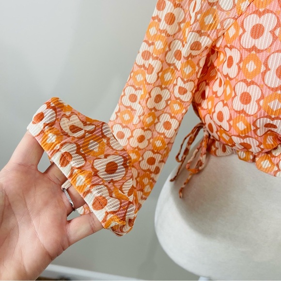 Madden NYC 70s Orange Floral Cropped Keyhole Top with Long Sleeves - LARGE - Picture 6 of 13